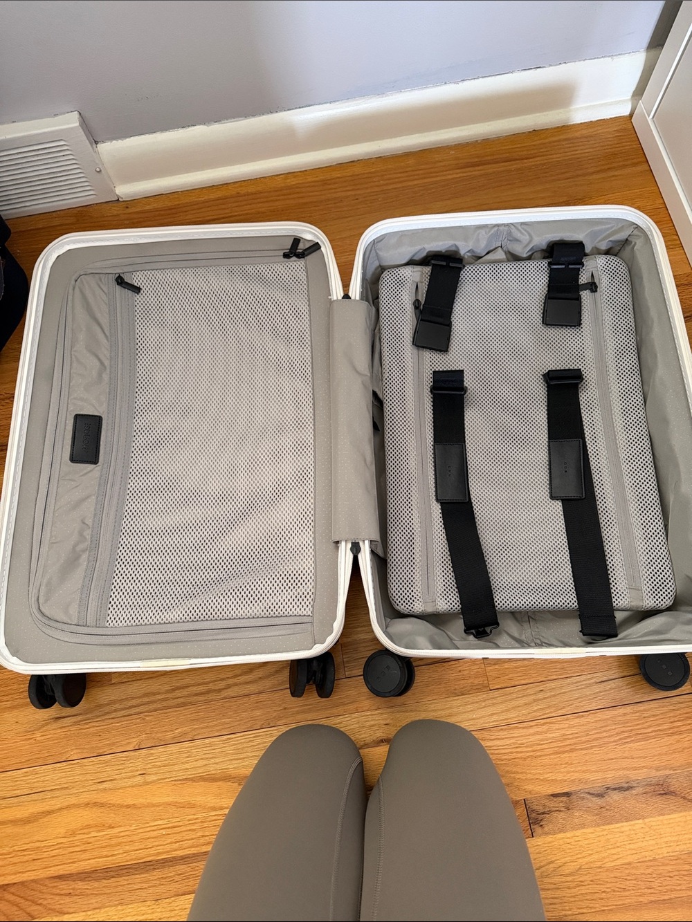 Monos Carry-On Plus - Picture 10 of 16